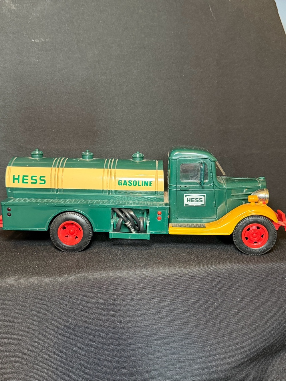 Vintage Hess Gas & Oil Advertising Toy Tanker Truck Early 1980’s Tire Split